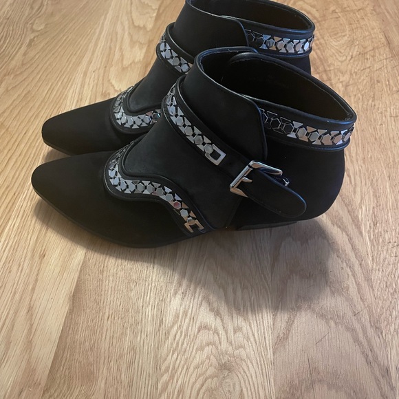 Worn once - Free People Ankle Boot (sz 8).  Faux suede/leather. - Picture 4 of 5